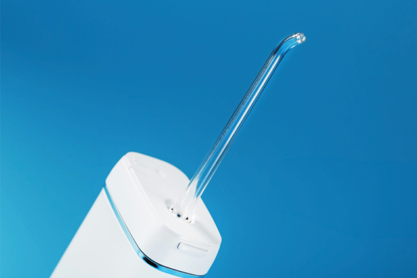 En vit vattenflosser för att illustrera bästa vattenflosser i en köpguide.