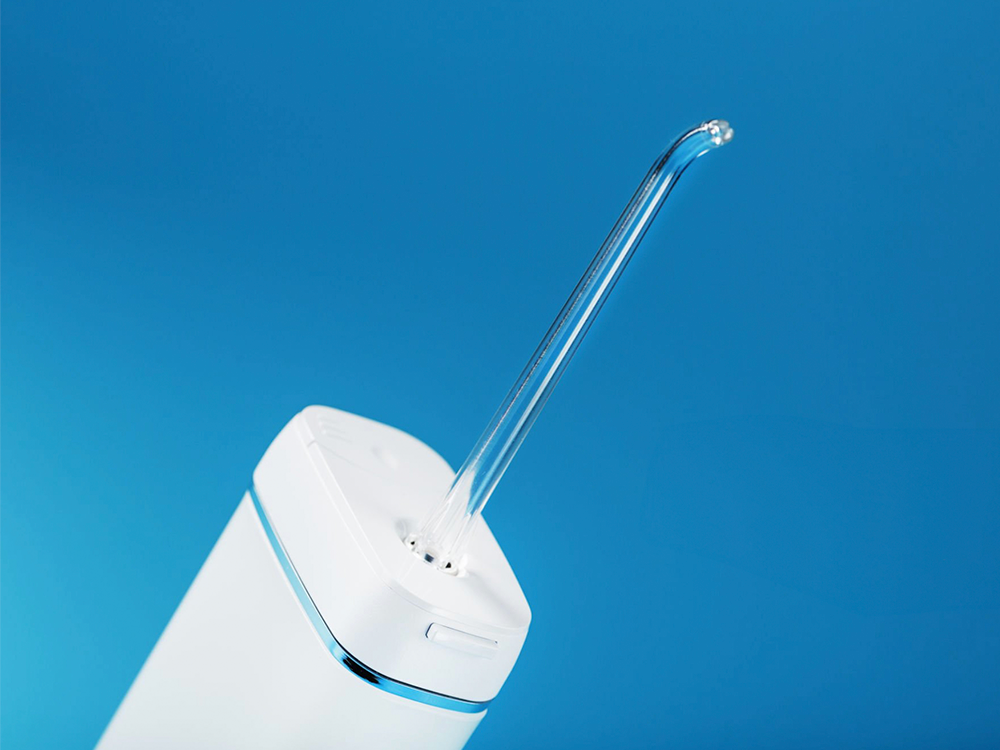 En vit vattenflosser för att illustrera bästa vattenflosser i en köpguide.