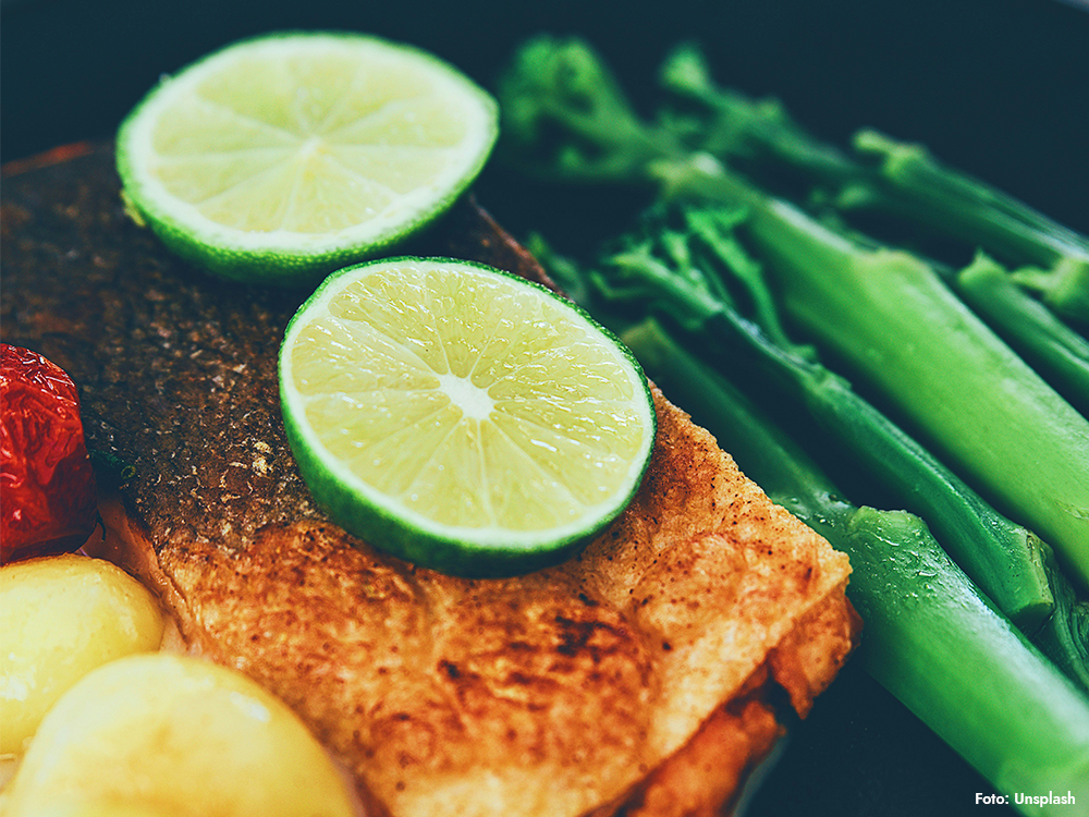 Medelhavskost: lax med lime, broccoli och potatis – en medelhavsdiet som i kombination med kalorirestriktion och rörelse kan förebygga diabetes, särskilt typ 2-diabetes.