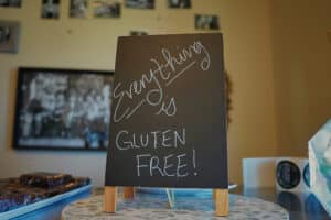 Glutenfritt-café—artikel om glutenkänslighet , tarmen och hjärnan, NCGS och FODMAP.